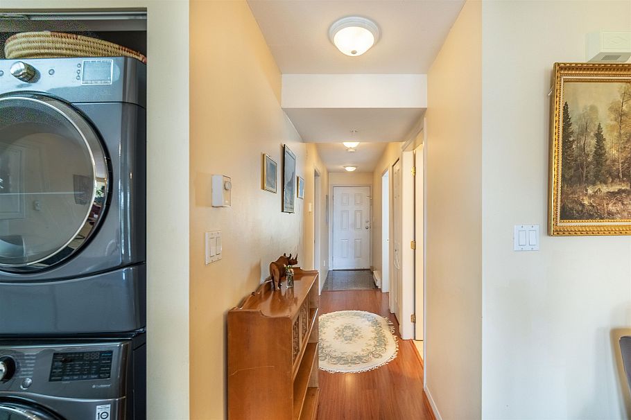 301 2677 E Broadway Vancouver, BC - 6