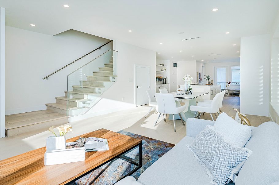 3321 W 37th Avenue Vancouver, BC - 2