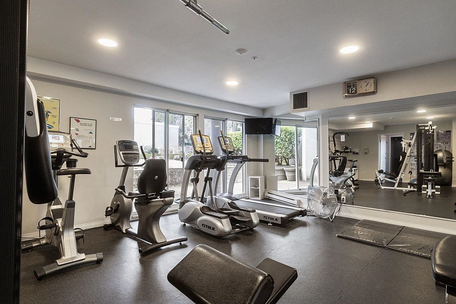 212 8450 Jellicoe Street Vancouver, BC - 32