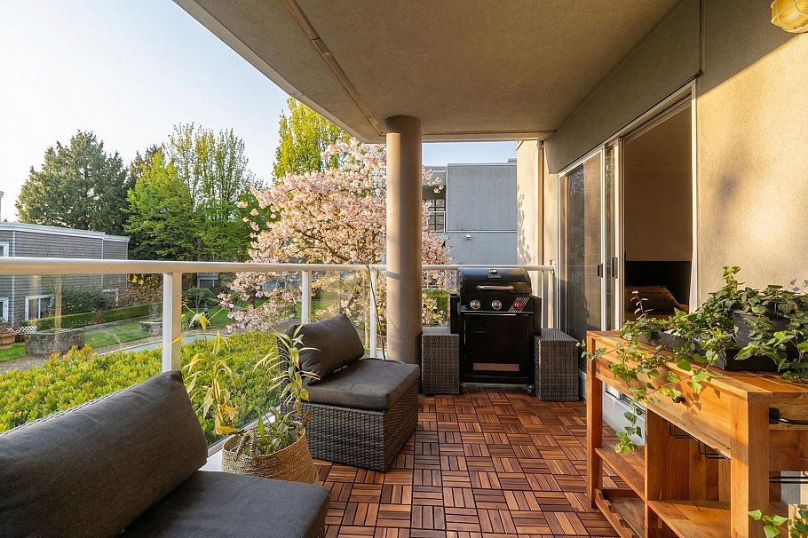 212 8450 Jellicoe Street Vancouver, BC - 26