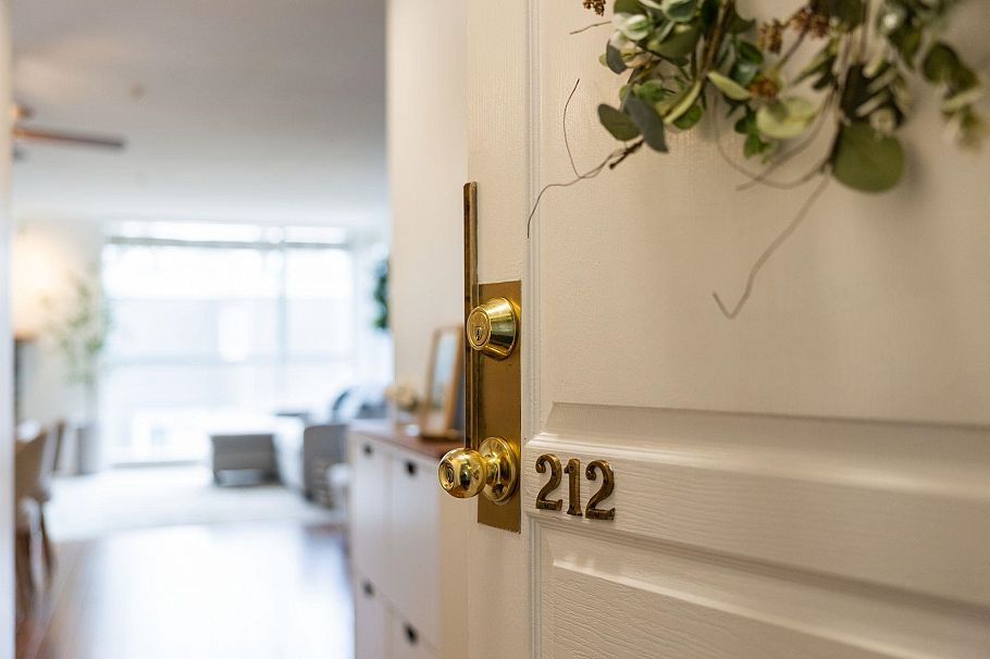 212 8450 Jellicoe Street Vancouver, BC - 19