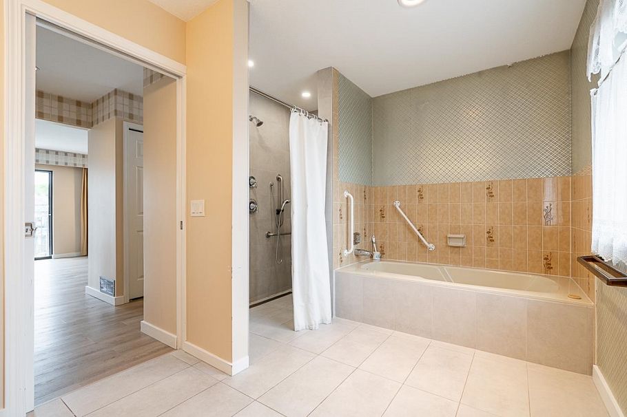 2235 W 16th Avenue Vancouver, BC - 15