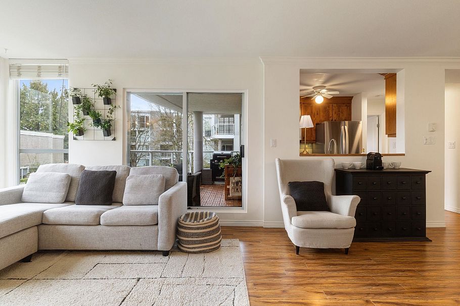 212 8450 Jellicoe Street Vancouver, BC - 5