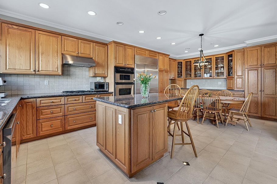 1627 E 34th Avenue Vancouver, BC - 9