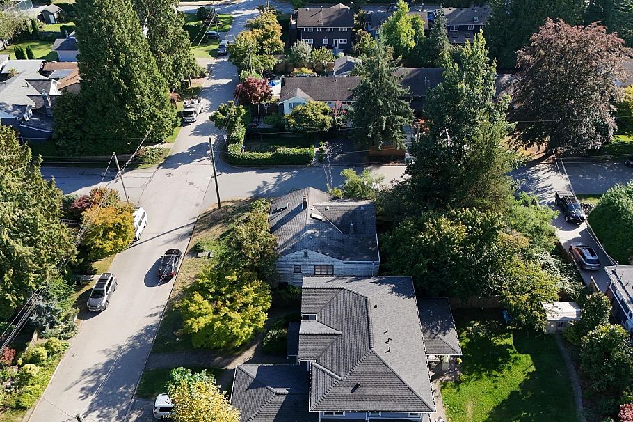 2405 Lloyd Avenue North Vancouver, BC - 6