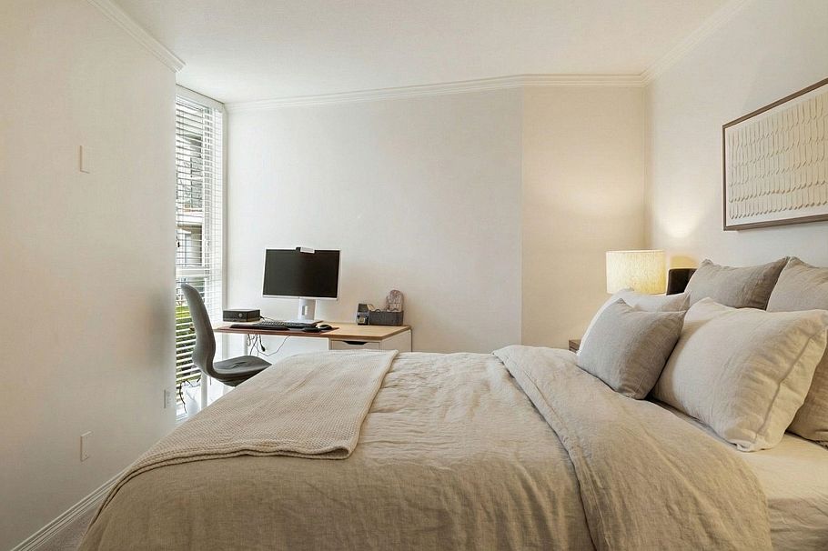 212 8450 Jellicoe Street Vancouver, BC - 21