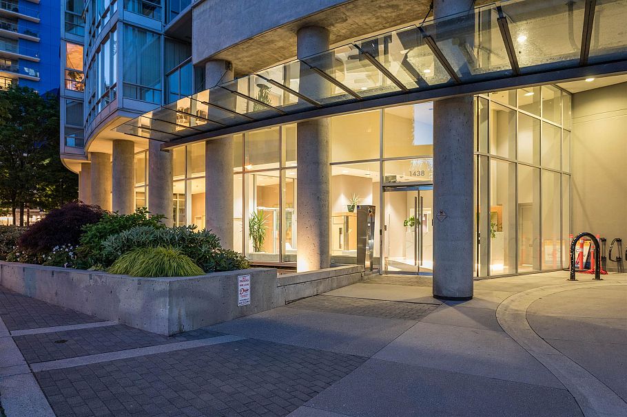 302 1438 Richards Street Vancouver, BC - 28
