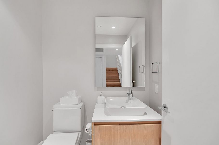 107 1500 Fern Street North Vancouver, BC - 17