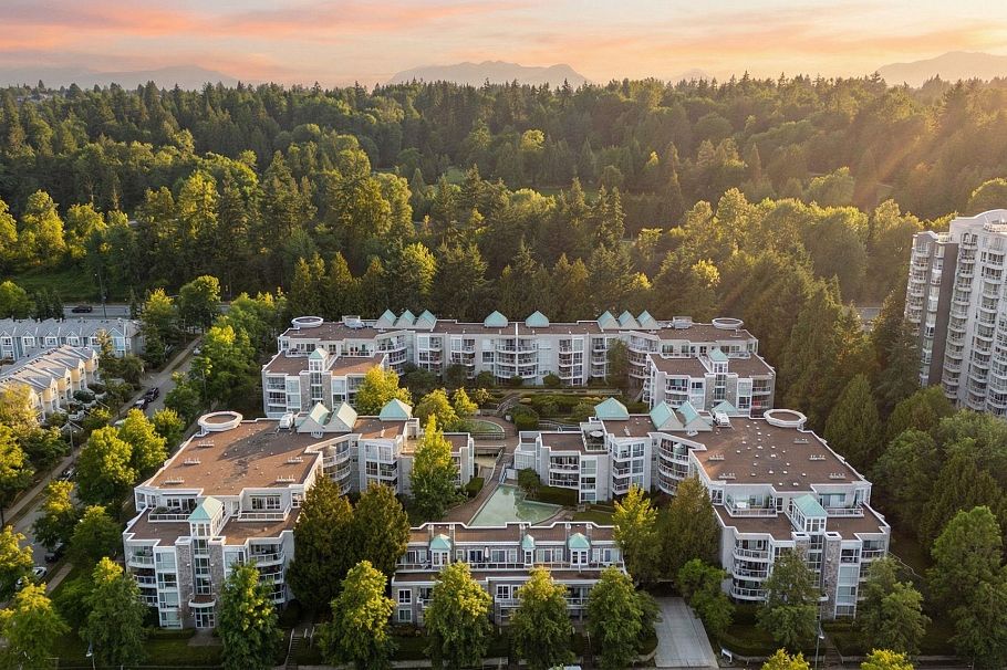 212 8450 Jellicoe Street Vancouver, BC - 33