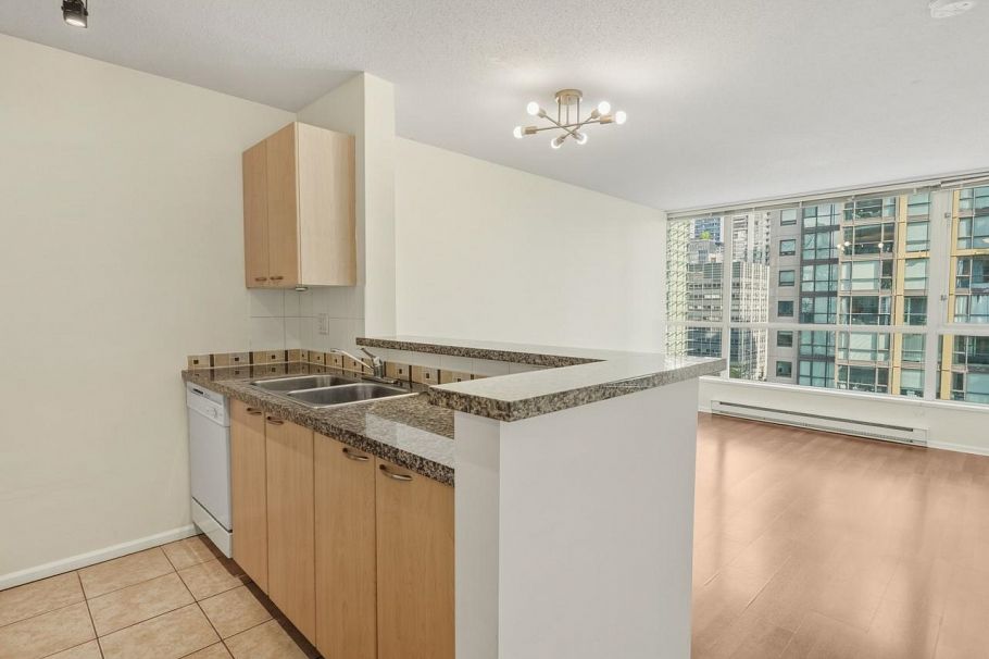 1209 1420 W Georgia Street Vancouver, BC - 4