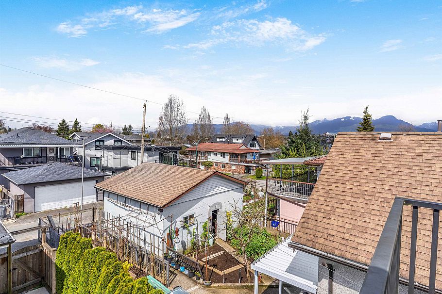 1221 Rossland Street Vancouver, BC - 29