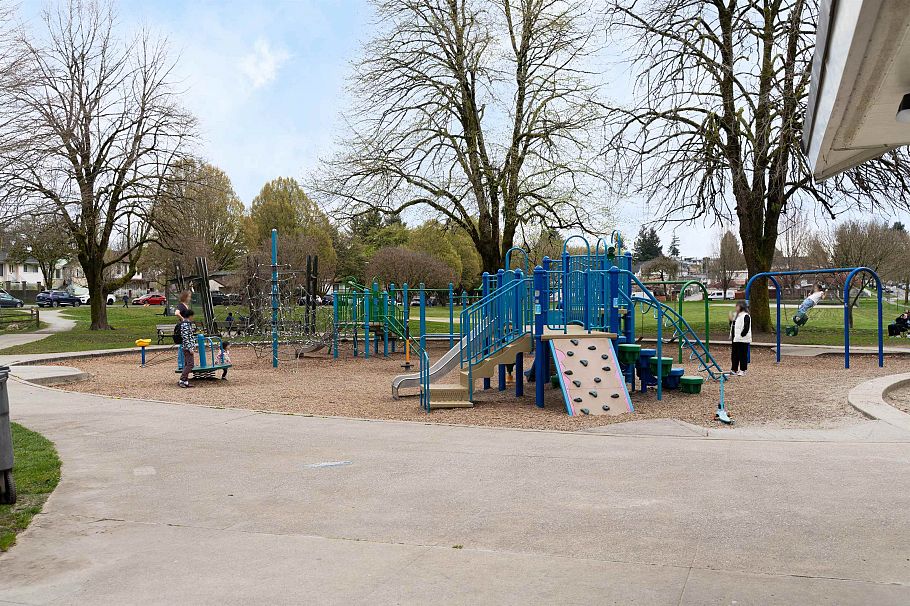 4832 Duchess Street Vancouver, BC - 31