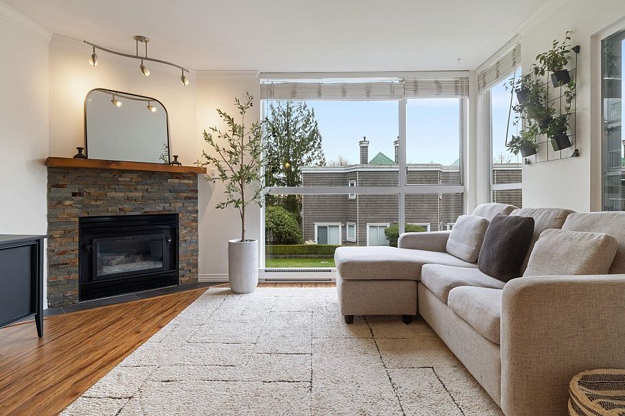 212 8450 Jellicoe Street Vancouver, BC - 3