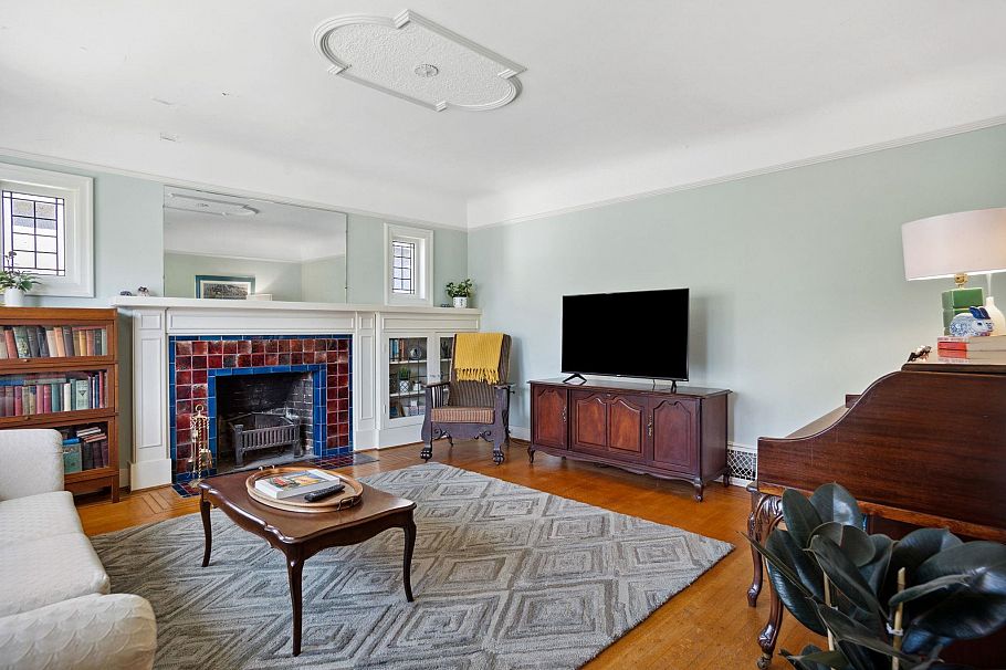 5962 Dunbar Street Vancouver, BC - 5