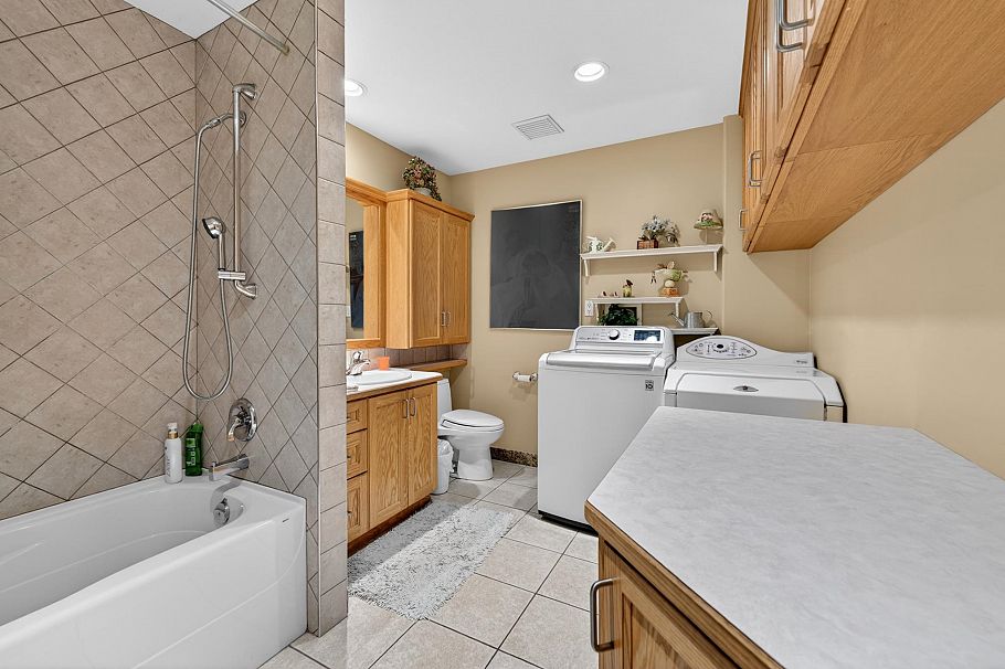 1627 E 34th Avenue Vancouver, BC - 23