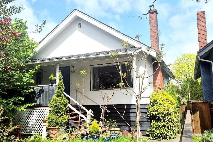 3259 W 7th Avenue Vancouver, BC - 1