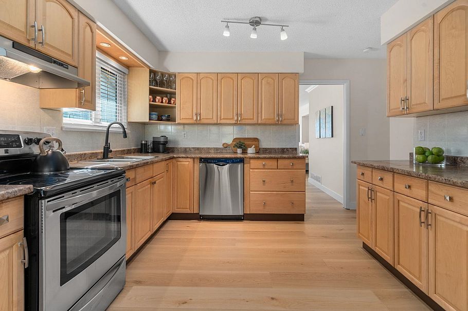 3300 Mahon Avenue North Vancouver, BC - 10