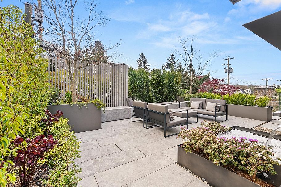 2564 W 1st Avenue Vancouver, BC - 3