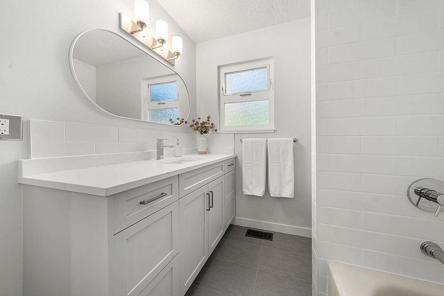 3300 Mahon Avenue North Vancouver, BC - 24