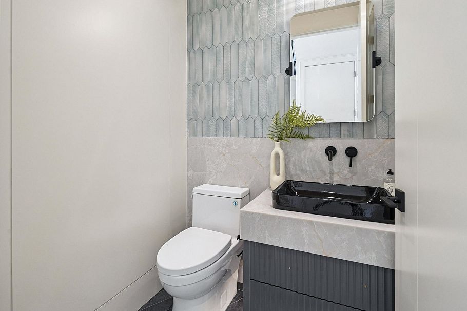 2 3036 W 13th Avenue Vancouver, BC - 13