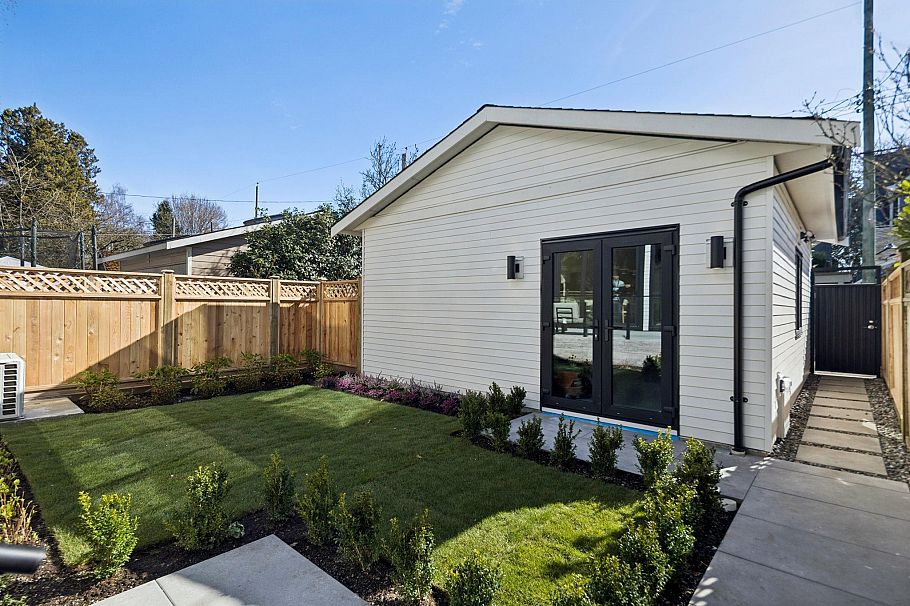 2 3036 W 13th Avenue Vancouver, BC - 30