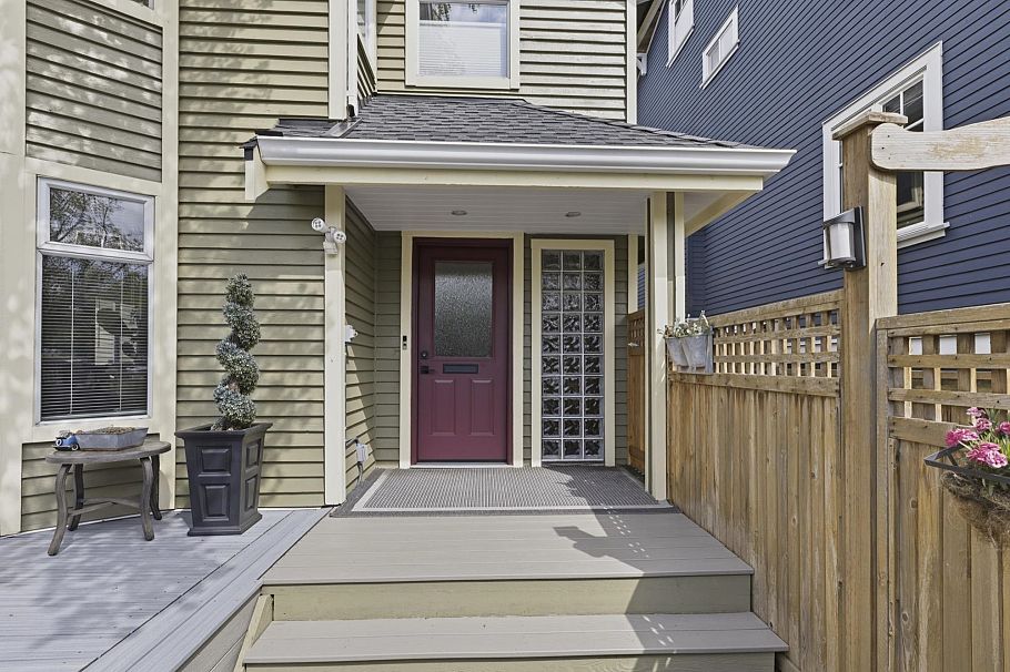 31 W 15th Avenue Vancouver, BC - 4