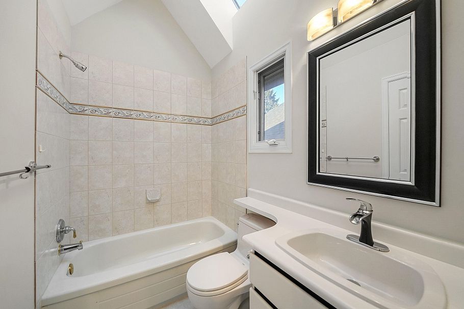 3174 W 3rd Avenue Vancouver, BC - 20