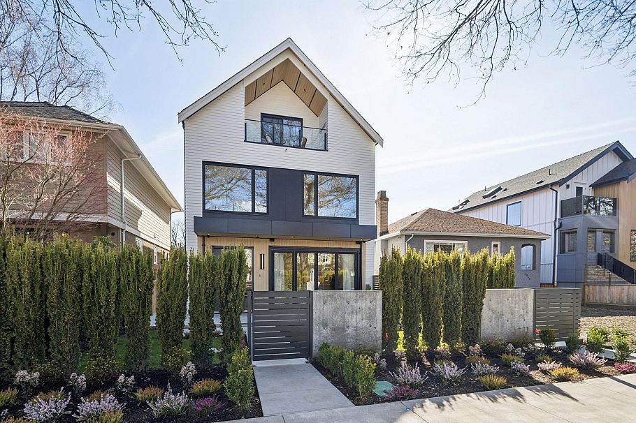 2 3036 W 13th Avenue Vancouver, BC - 1