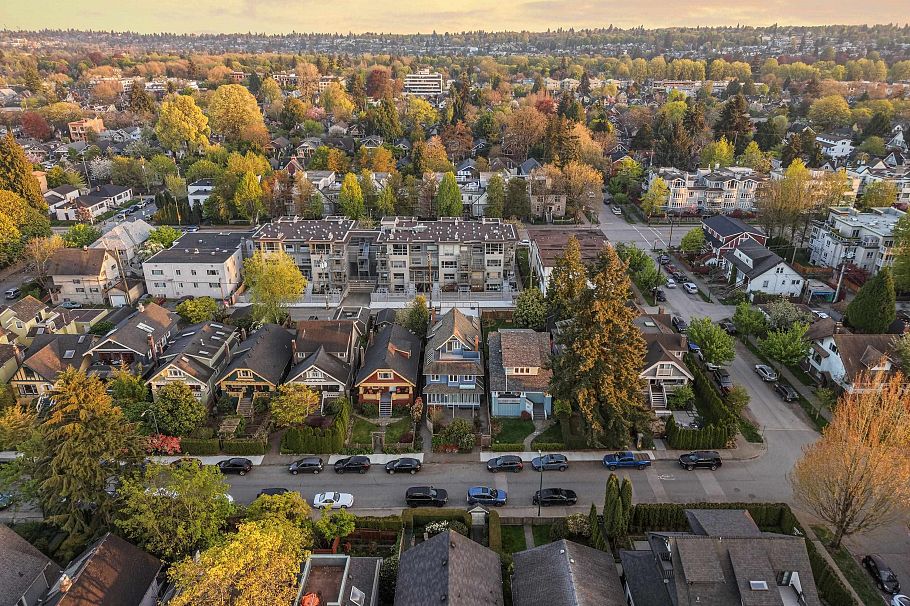 3174 W 3rd Avenue Vancouver, BC - 34