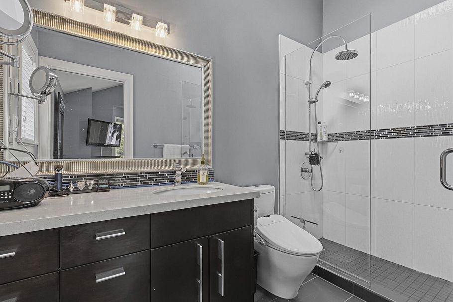 31 W 15th Avenue Vancouver, BC - 23