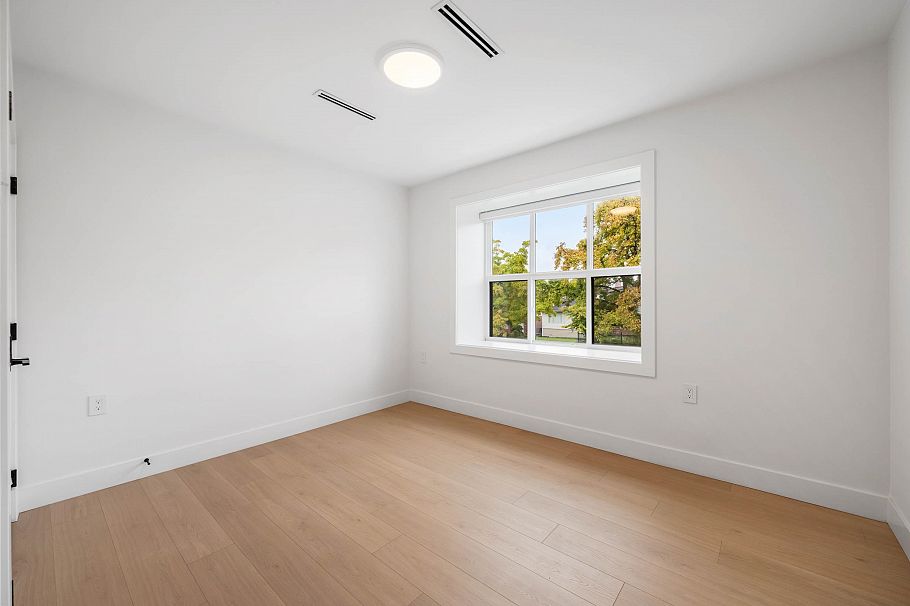 4 3065 Charles Street Vancouver, BC - 38