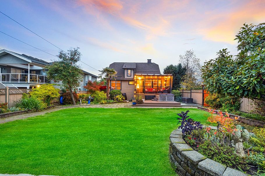 402 E 13th Street North Vancouver, BC - 1