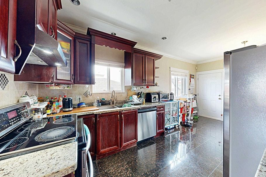 919 E 64th Avenue Vancouver, BC - 5