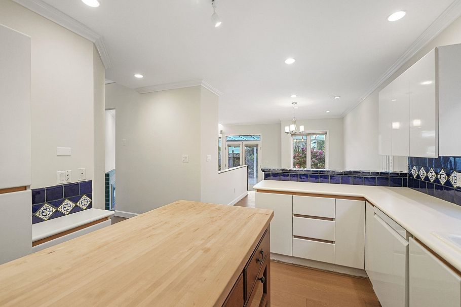 3174 W 3rd Avenue Vancouver, BC - 12