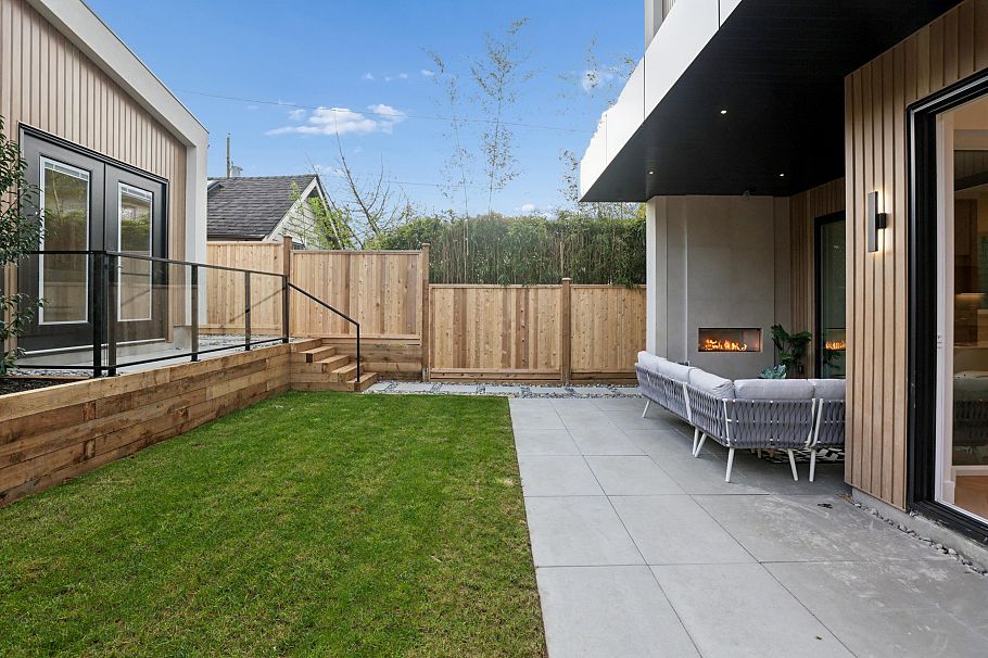 2 2130 E 2 Avenue Vancouver, BC - 21