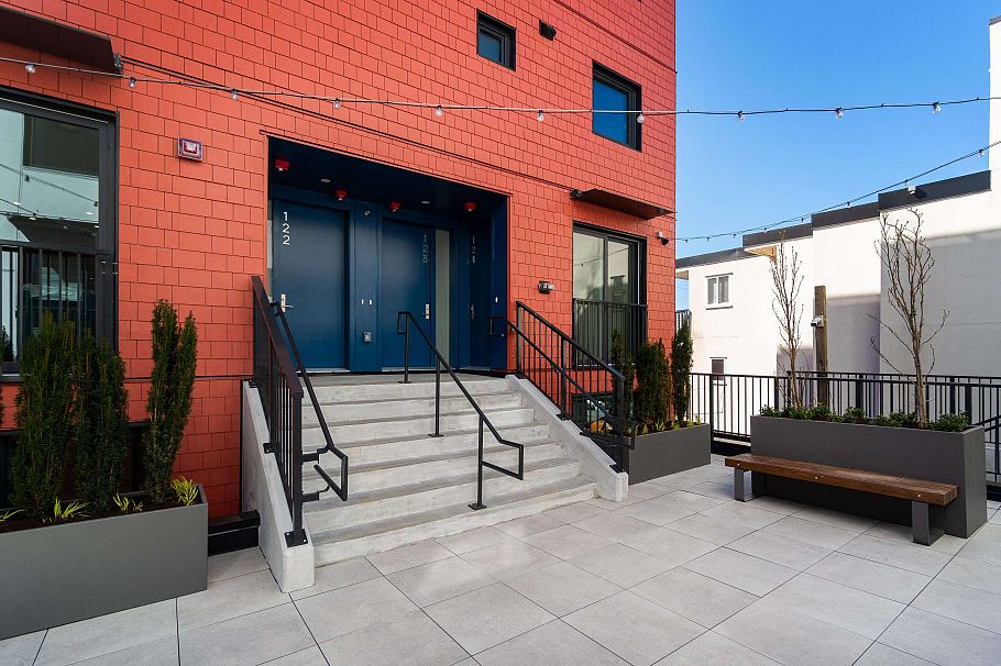 121 1552 E 3rd Avenue Vancouver, BC - 2