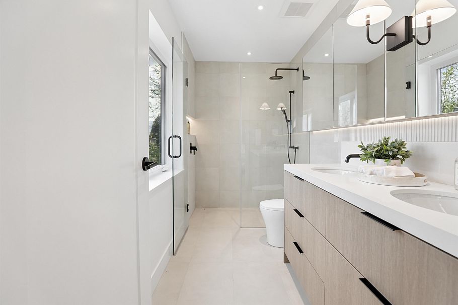 2 2130 E 2 Avenue Vancouver, BC - 15