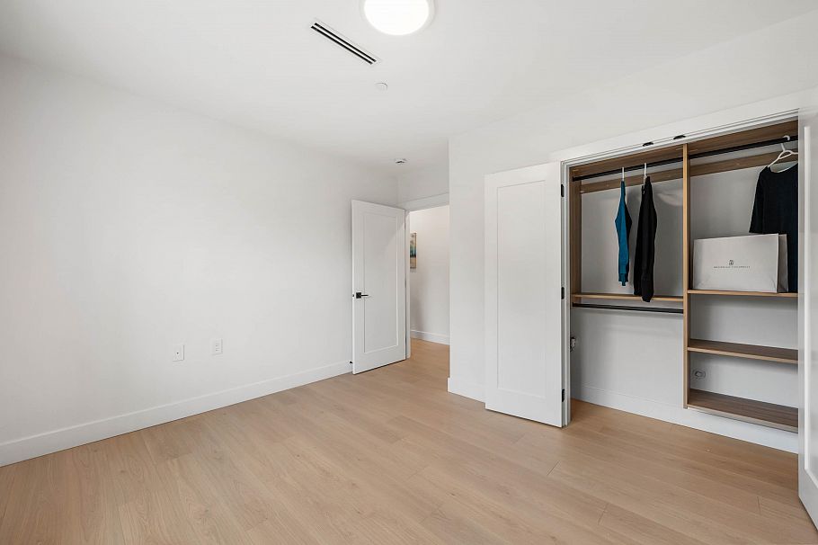 4 3065 Charles Street Vancouver, BC - 29