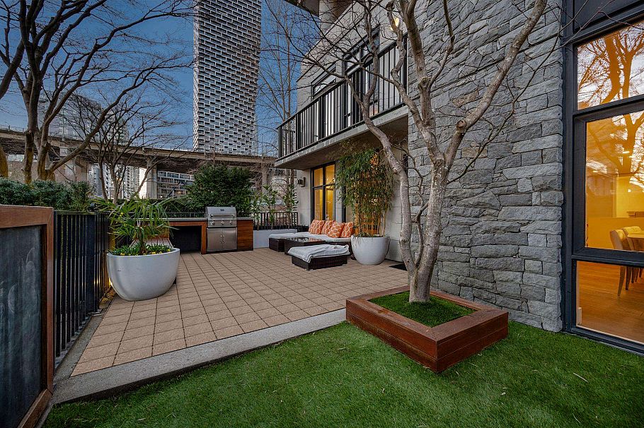 595 Beach Crescent Vancouver, BC - 2