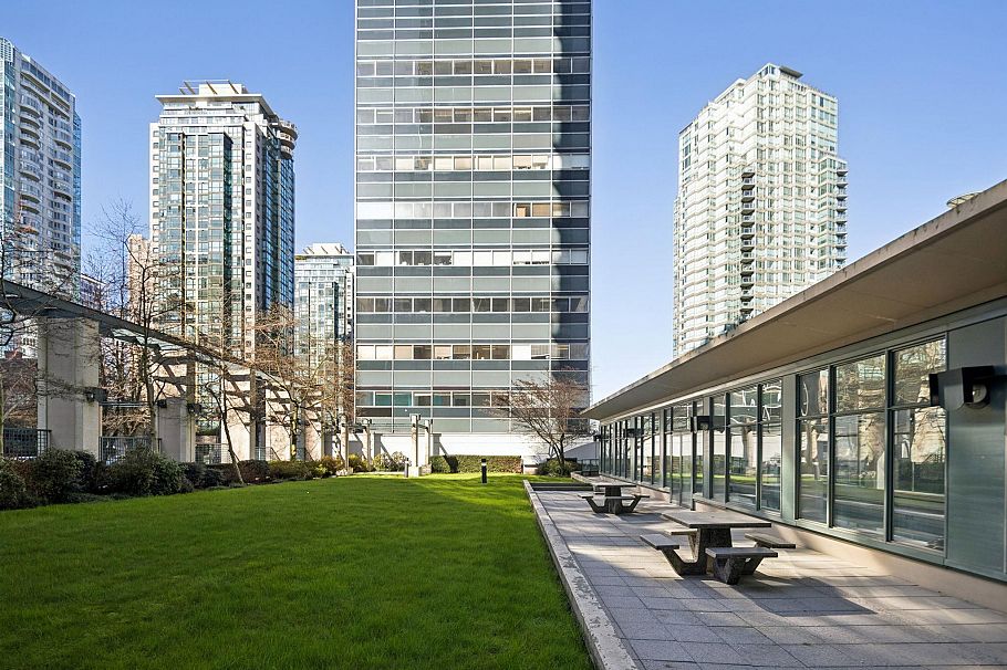 705 1239 W Georgia Street Vancouver, BC - 22