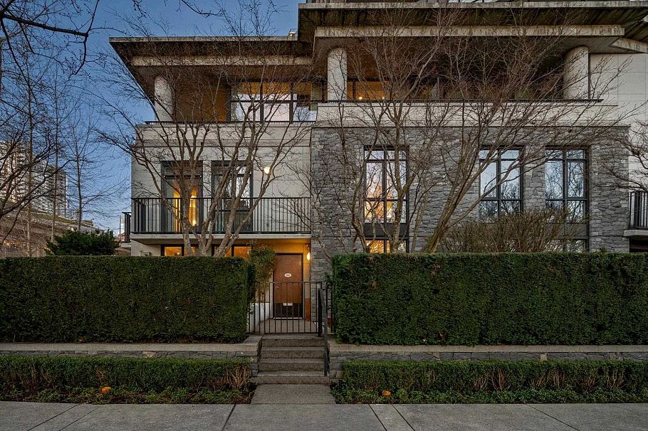 595 Beach Crescent Vancouver, BC - 1