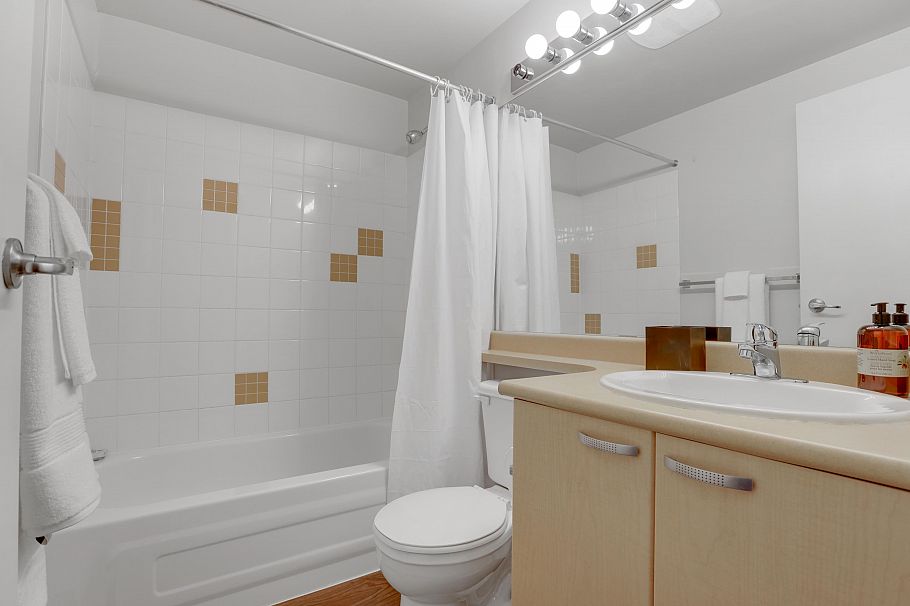 209 1249 Granville Street Vancouver, BC - 12