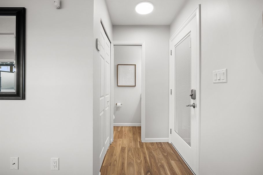 935 E 8th Avenue Vancouver, BC - 9