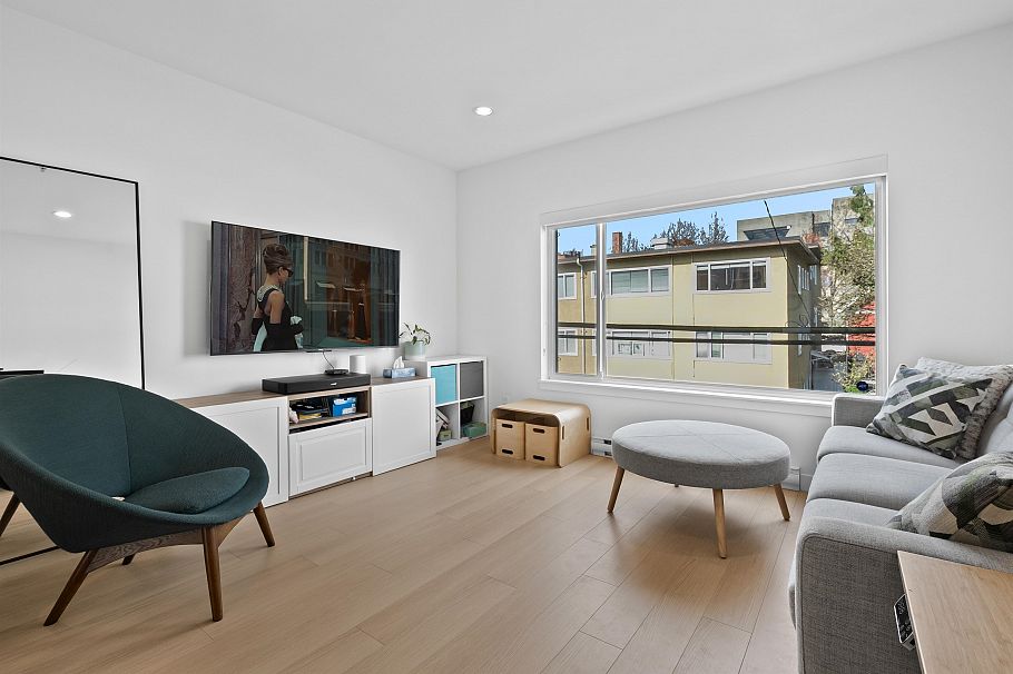 216 455 E 16th Avenue Vancouver, BC - 3