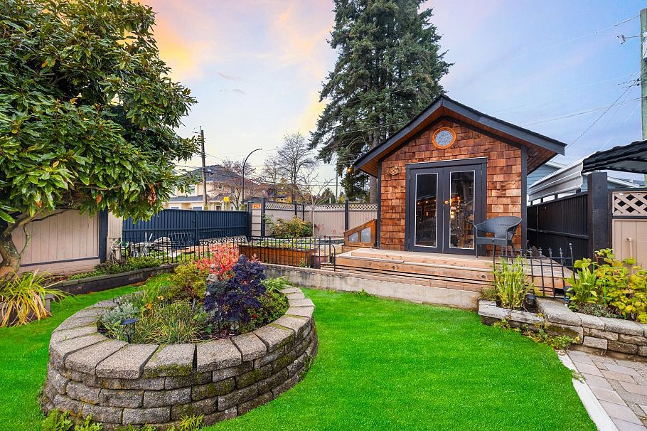 402 E 13th Street North Vancouver, BC - 4