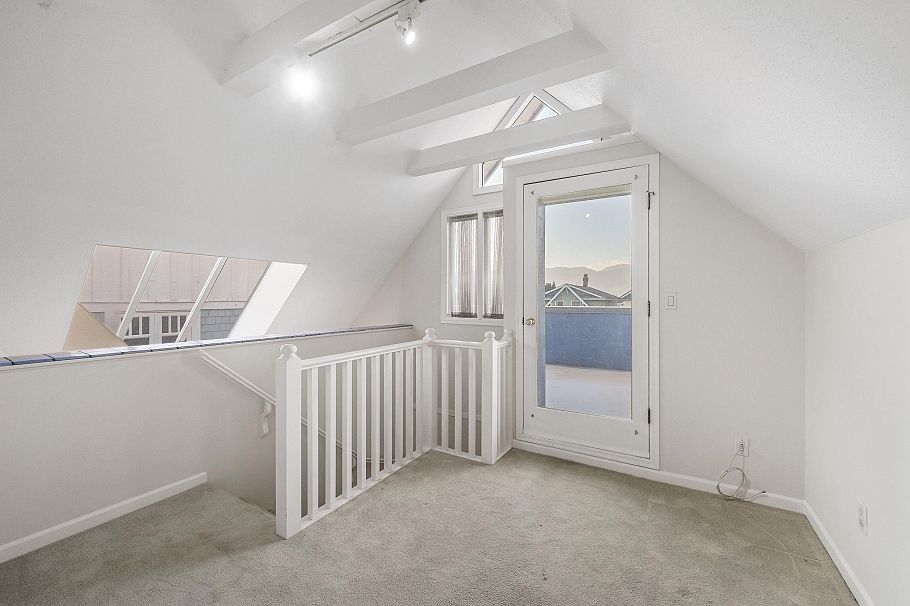 3174 W 3rd Avenue Vancouver, BC - 26