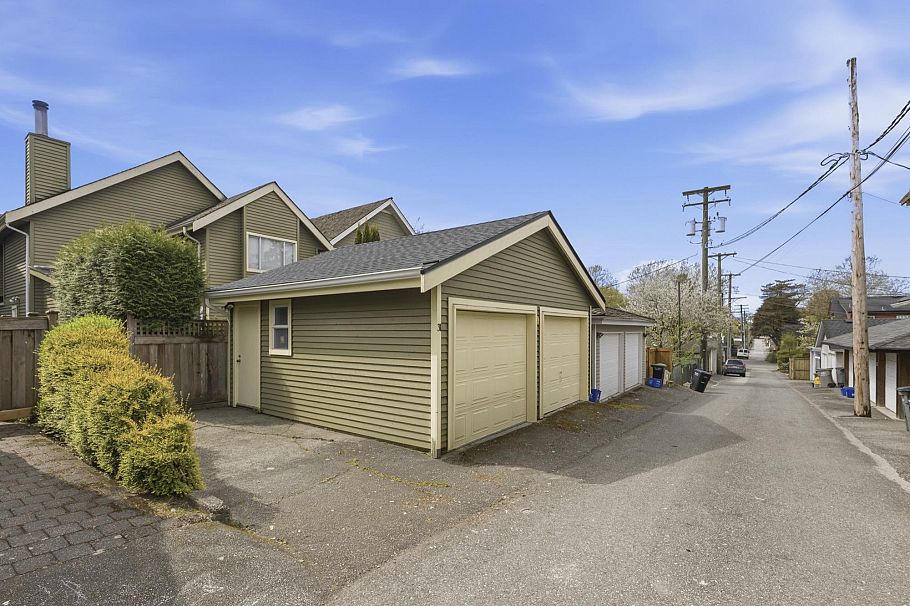 31 W 15th Avenue Vancouver, BC - 31