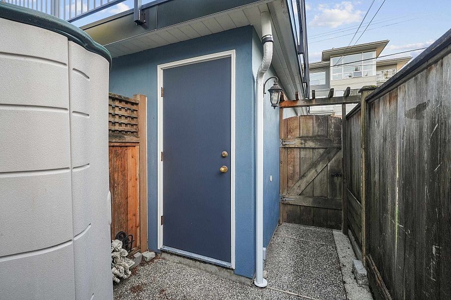 3174 W 3rd Avenue Vancouver, BC - 31