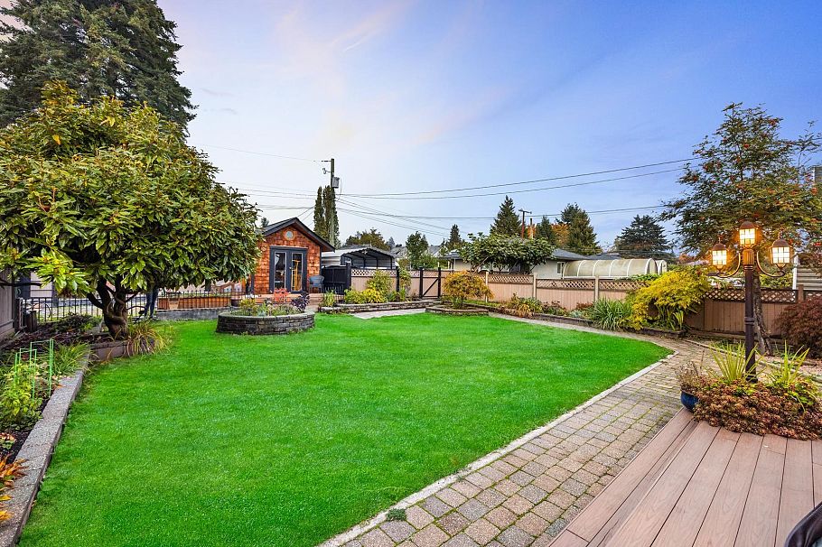 402 E 13th Street North Vancouver, BC - 6