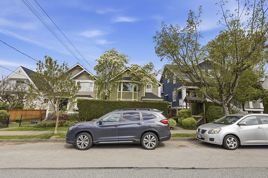 31 W 15th Avenue Vancouver, BC - 32